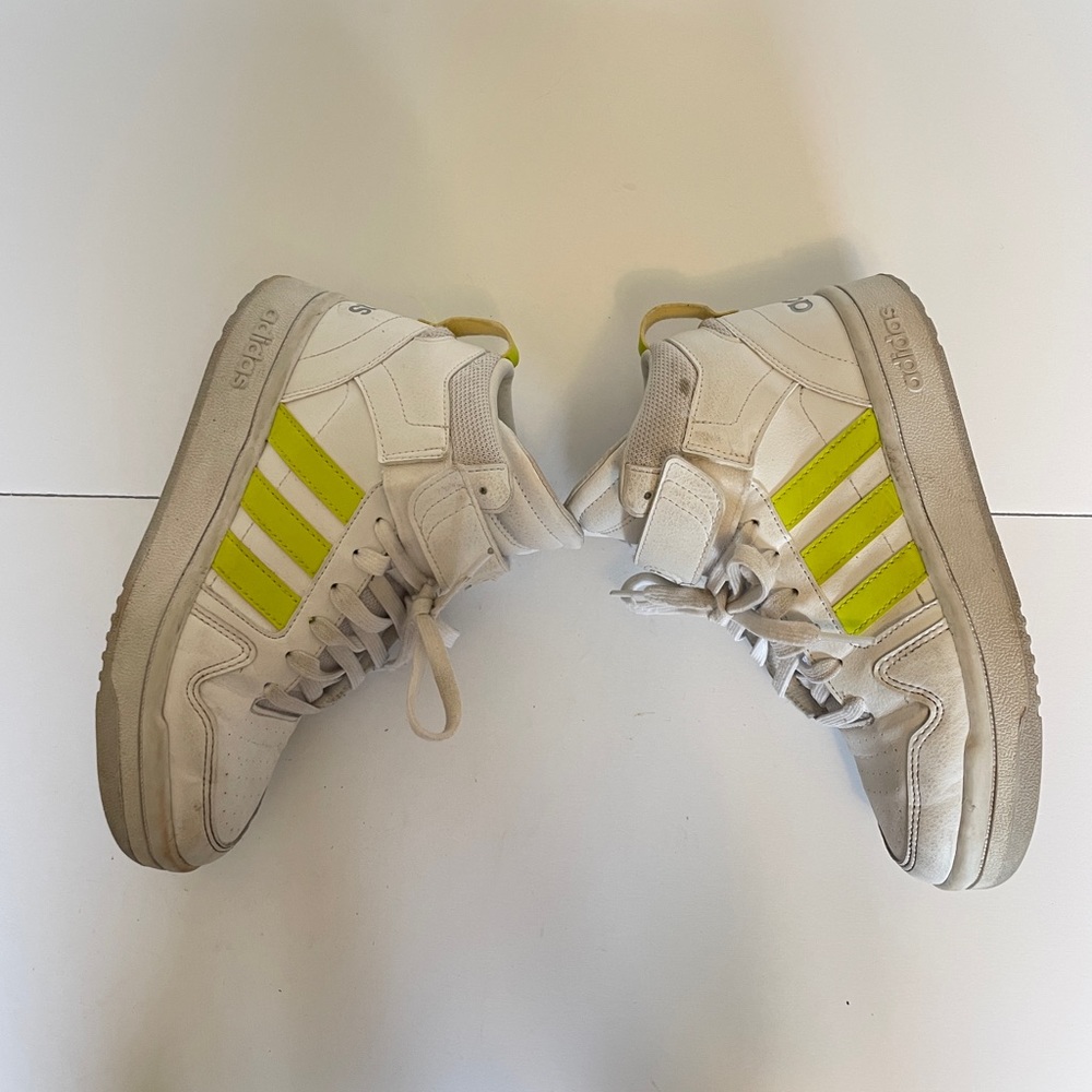 Adidas White mid sneakers basketball shoes big kid Boy girl’s size 4 - Picture 4 of 7